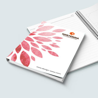 紅色綻放大小不一規則幾何圖形